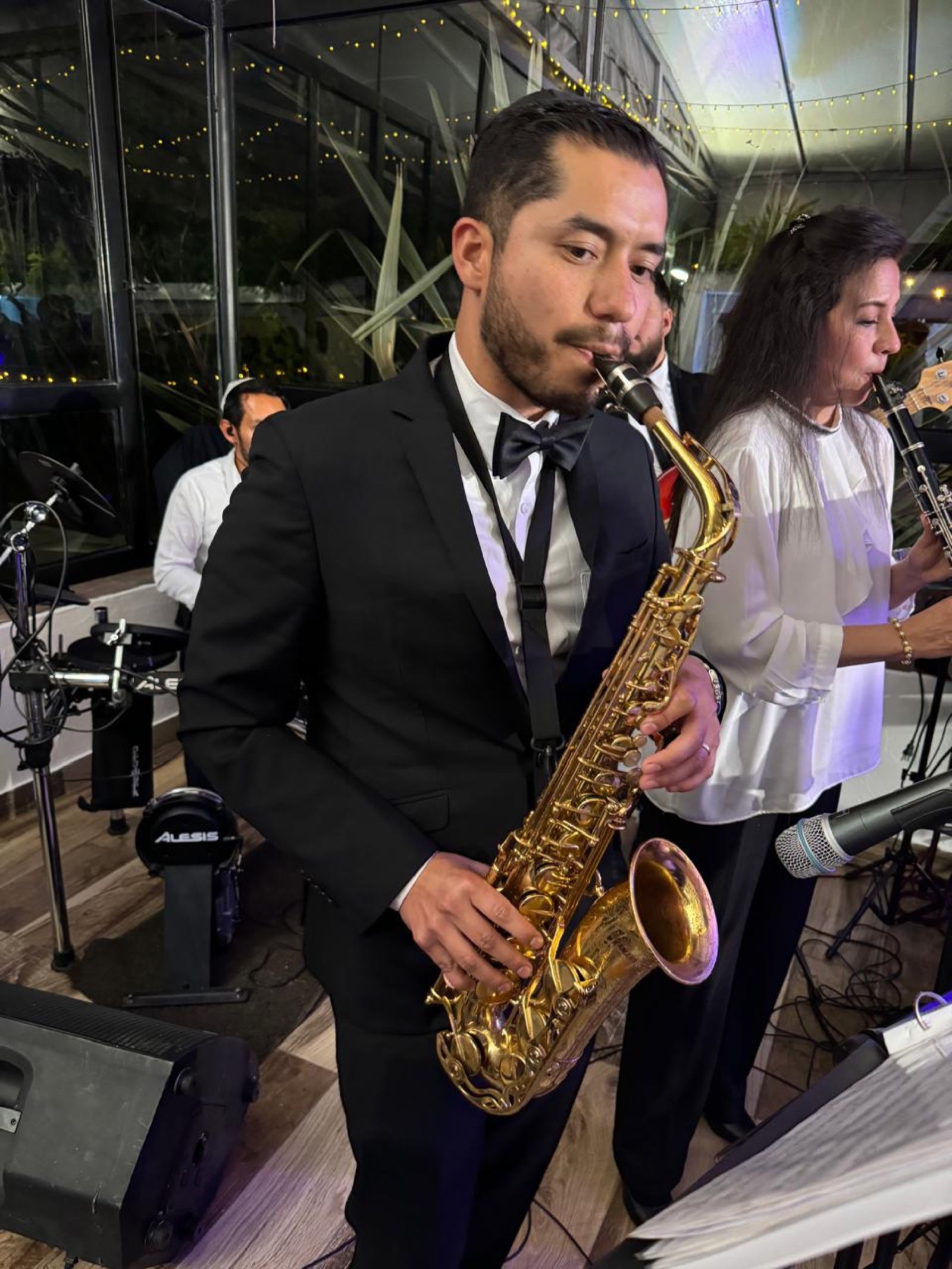 Yovel Klezmer Band en presentación en vivo