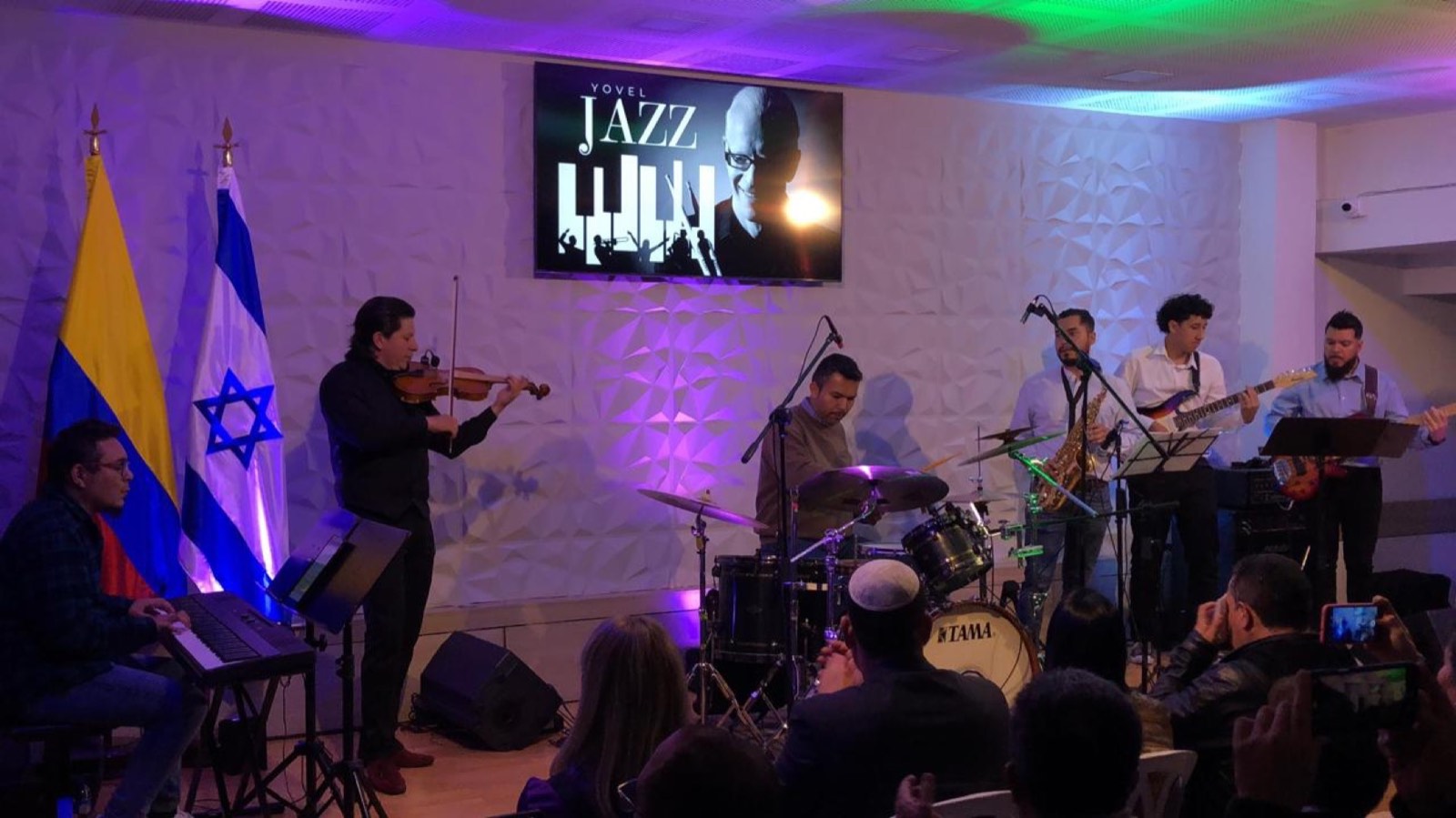 Yovel Klezmer Band en escenario
